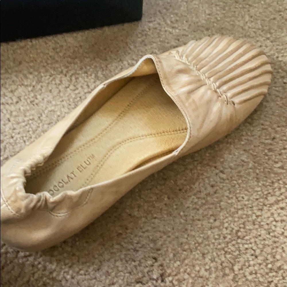Chocolat Blu size 7 tan pintuck leather flats New